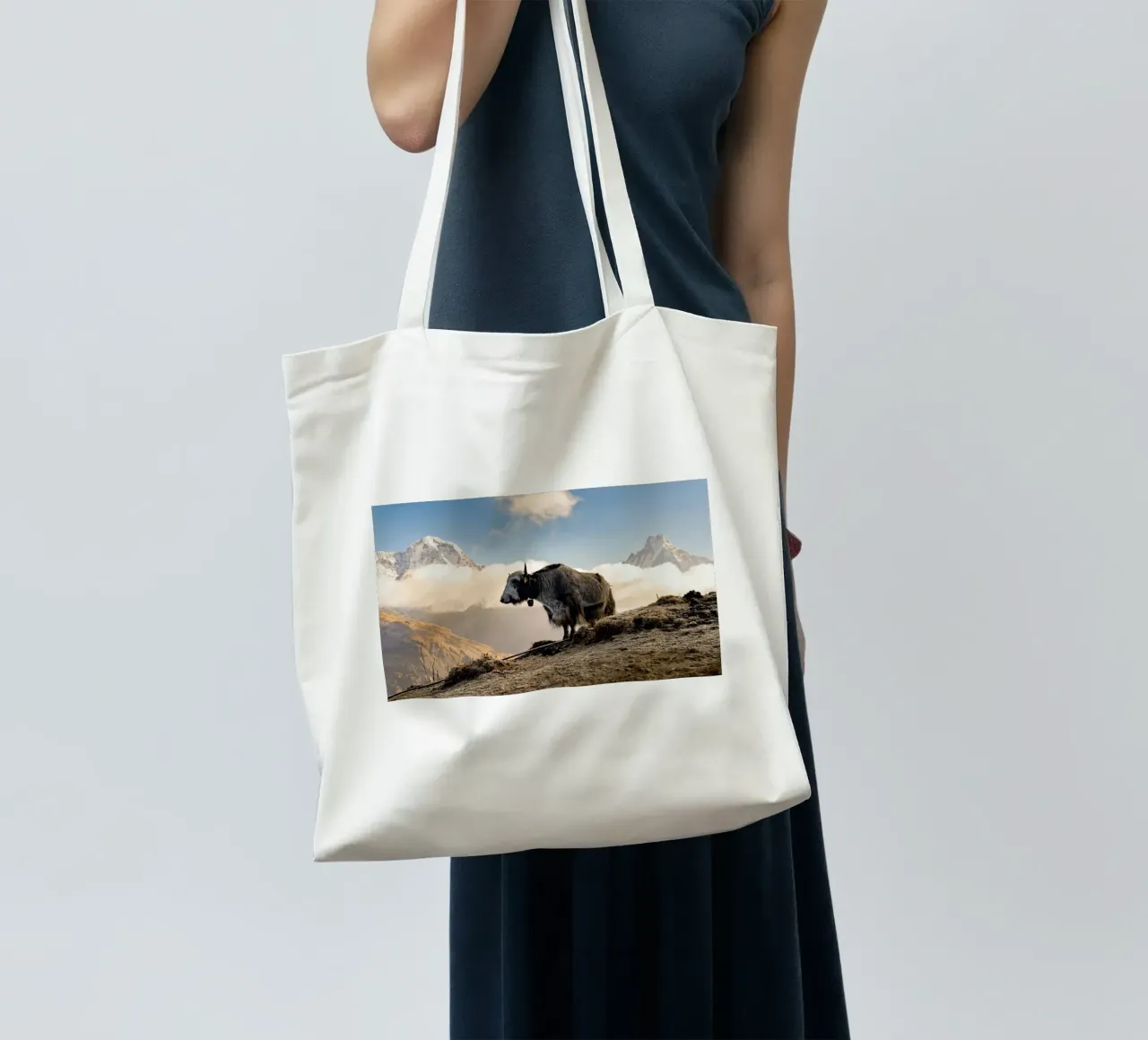 La serena bellezza di uno yak borsa in juta da The Herringstore