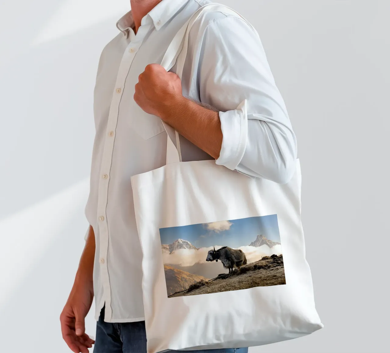La serena bellezza di uno yak borsa in juta da The Herringstore