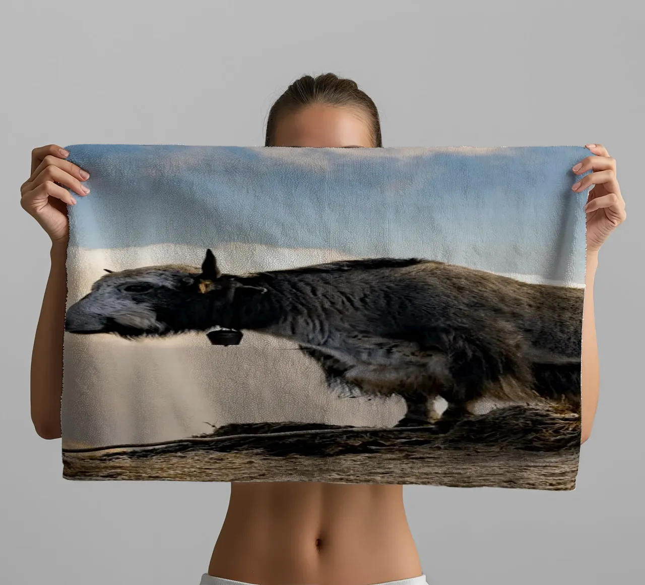 La serena bellezza di uno yak asciugamano da bagno da The Herringstore