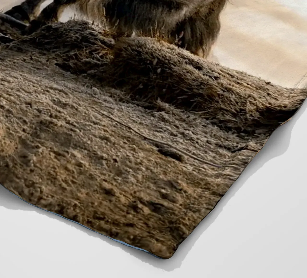 La serena bellezza di uno yak coperta in pile da The Herringstore