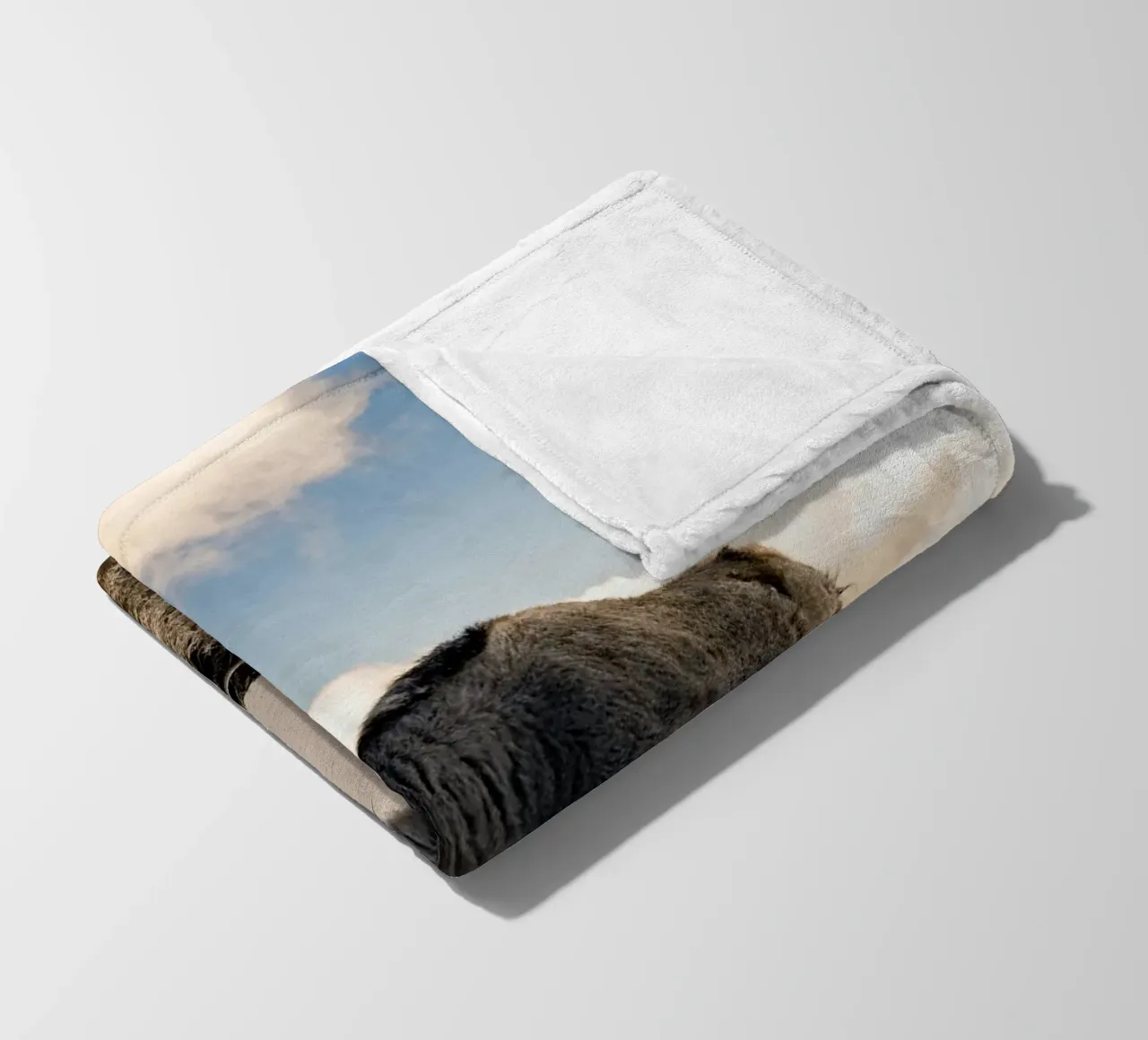 La serena bellezza di uno yak coperta in pile da The Herringstore