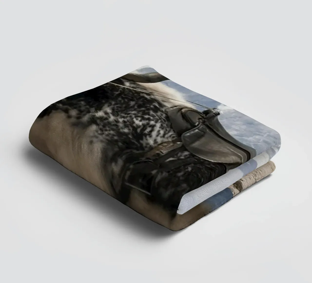 Yak in piedi su uno sfondo montano innevato asciugamano da bagno da The Herringstore