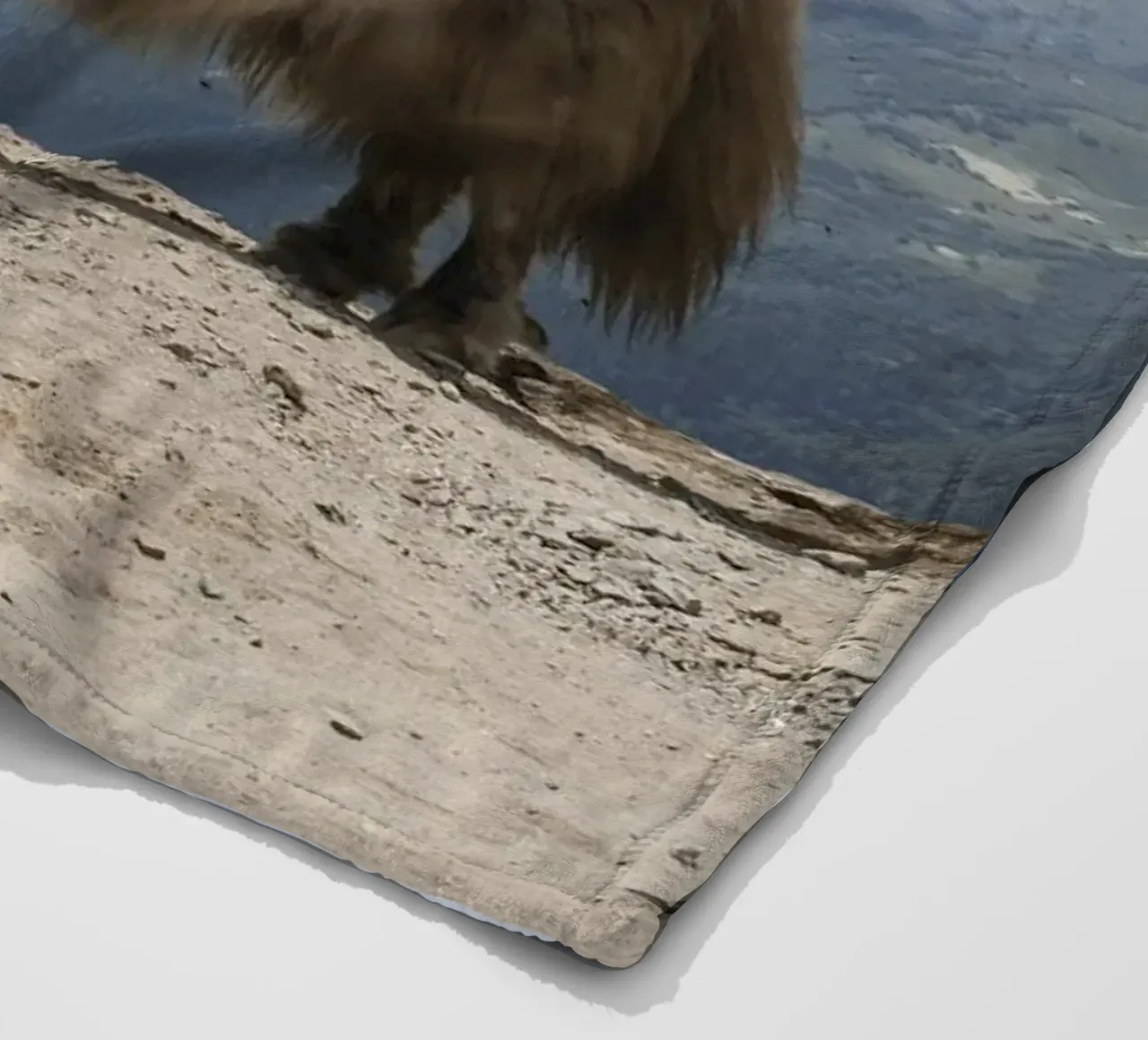 Yak in piedi su uno sfondo montano innevato coperta in pile da The Herringstore
