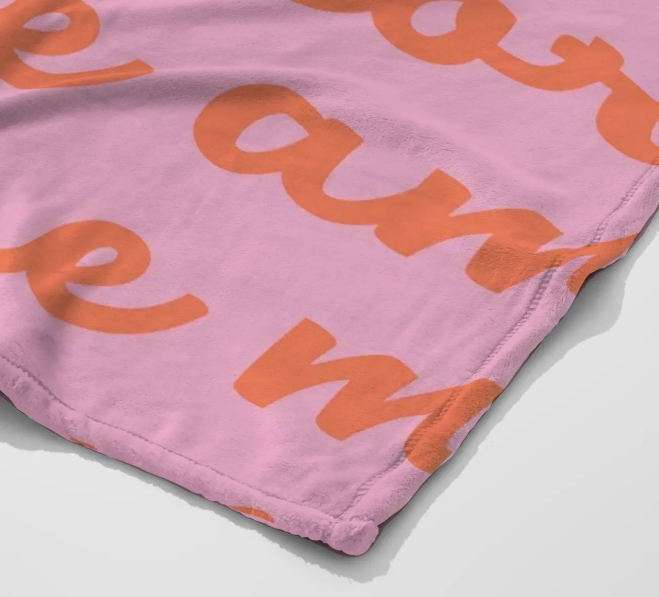 More Amore coperta in pile da we line studio - design