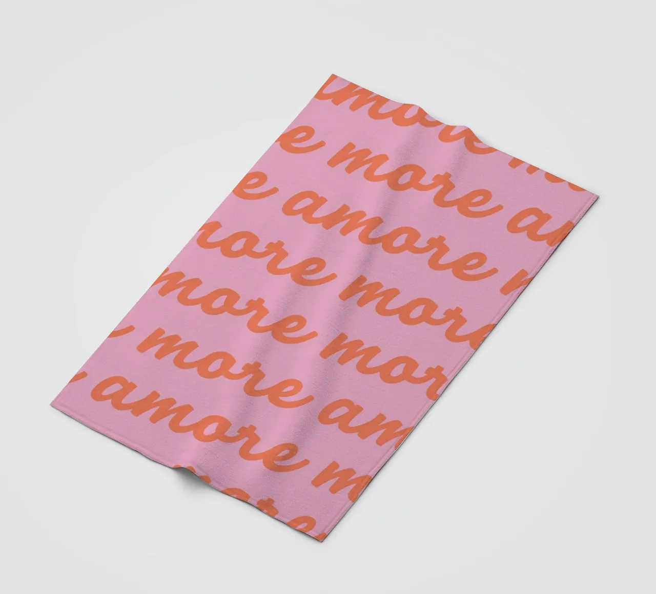 More Amore coperta in pile da we line studio - design