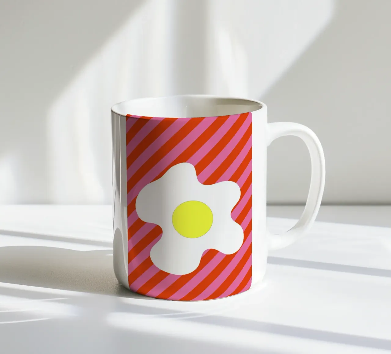 Egg Retro Line Strip tazza in ceramica da galihstudio
