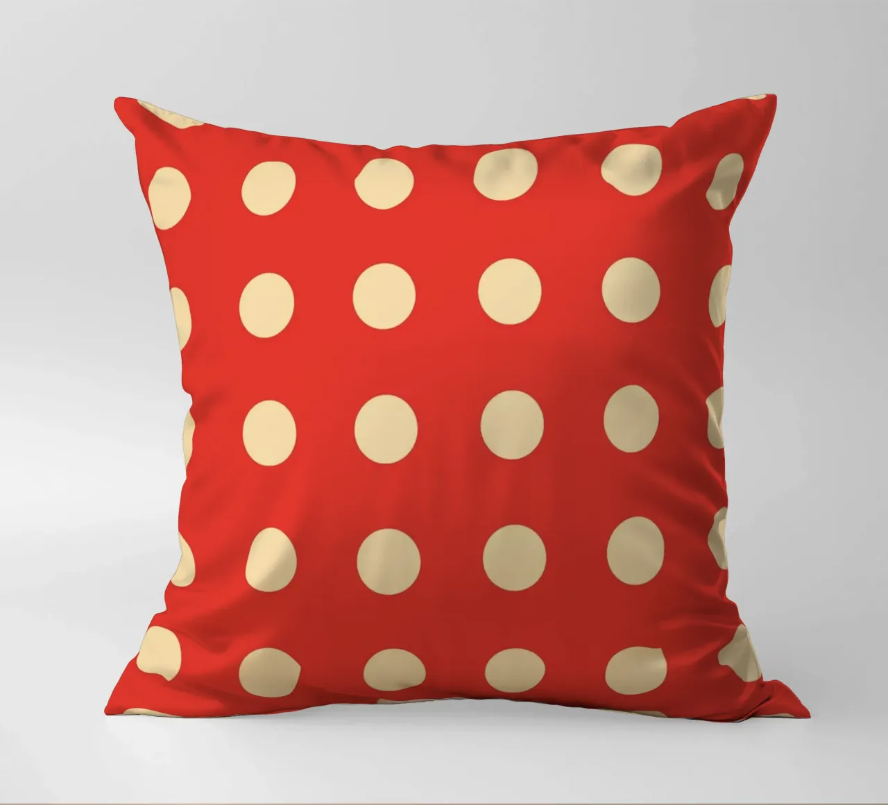 Polkadot rosso cuscino da galihstudio