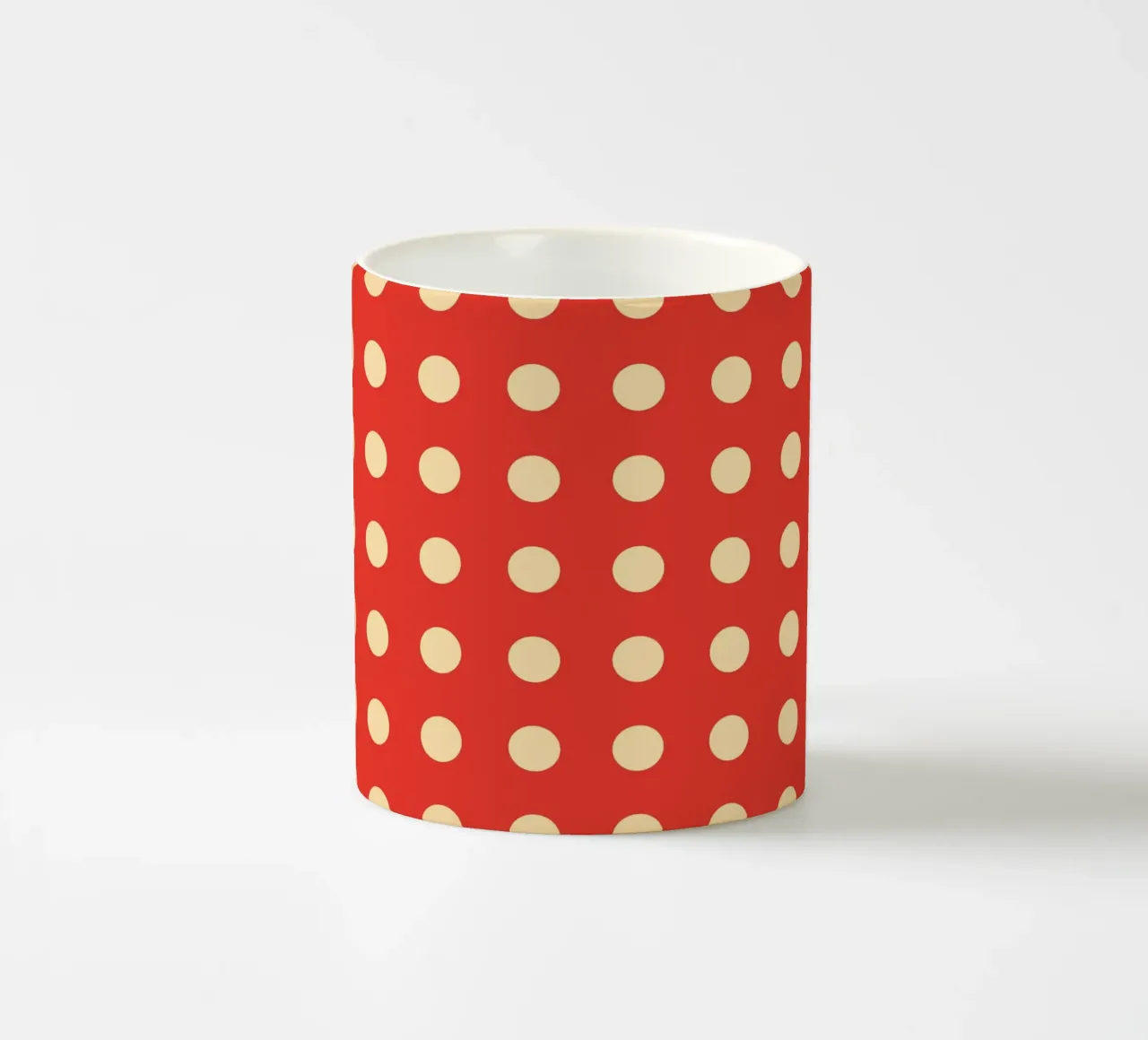 Polkadot rosso tazza in ceramica da galihstudio