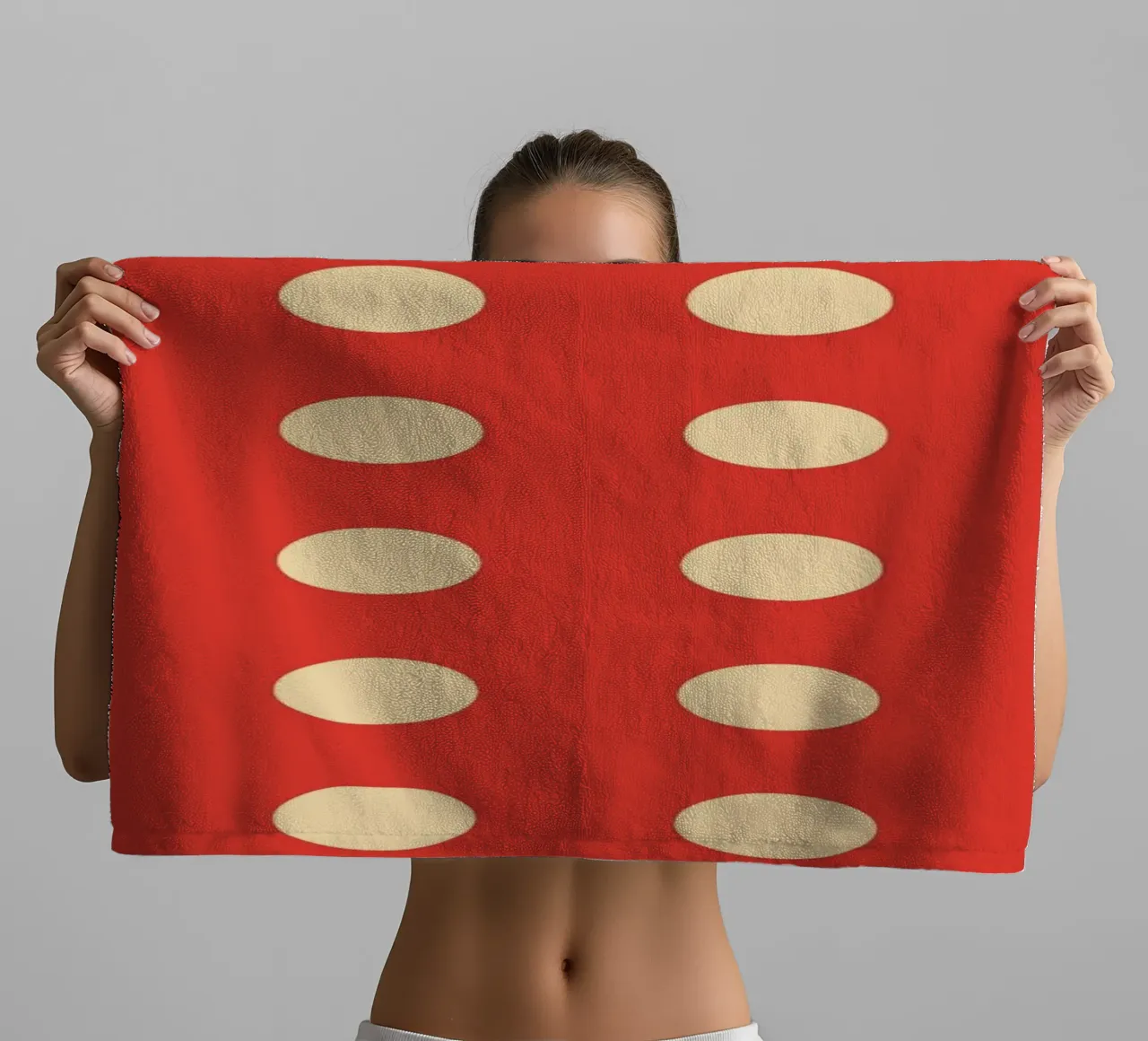 Polkadot rosso asciugamano da bagno da galihstudio
