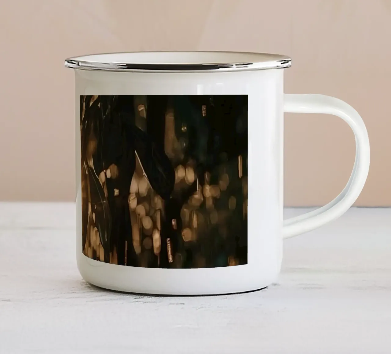 La luce del sole attraverso le foglie e la pioggia tazza in smalto da DesignDoodle