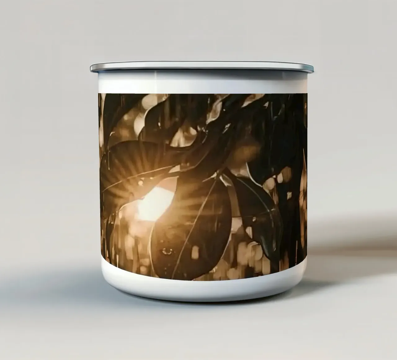 La luce del sole attraverso le foglie e la pioggia tazza in smalto da DesignDoodle