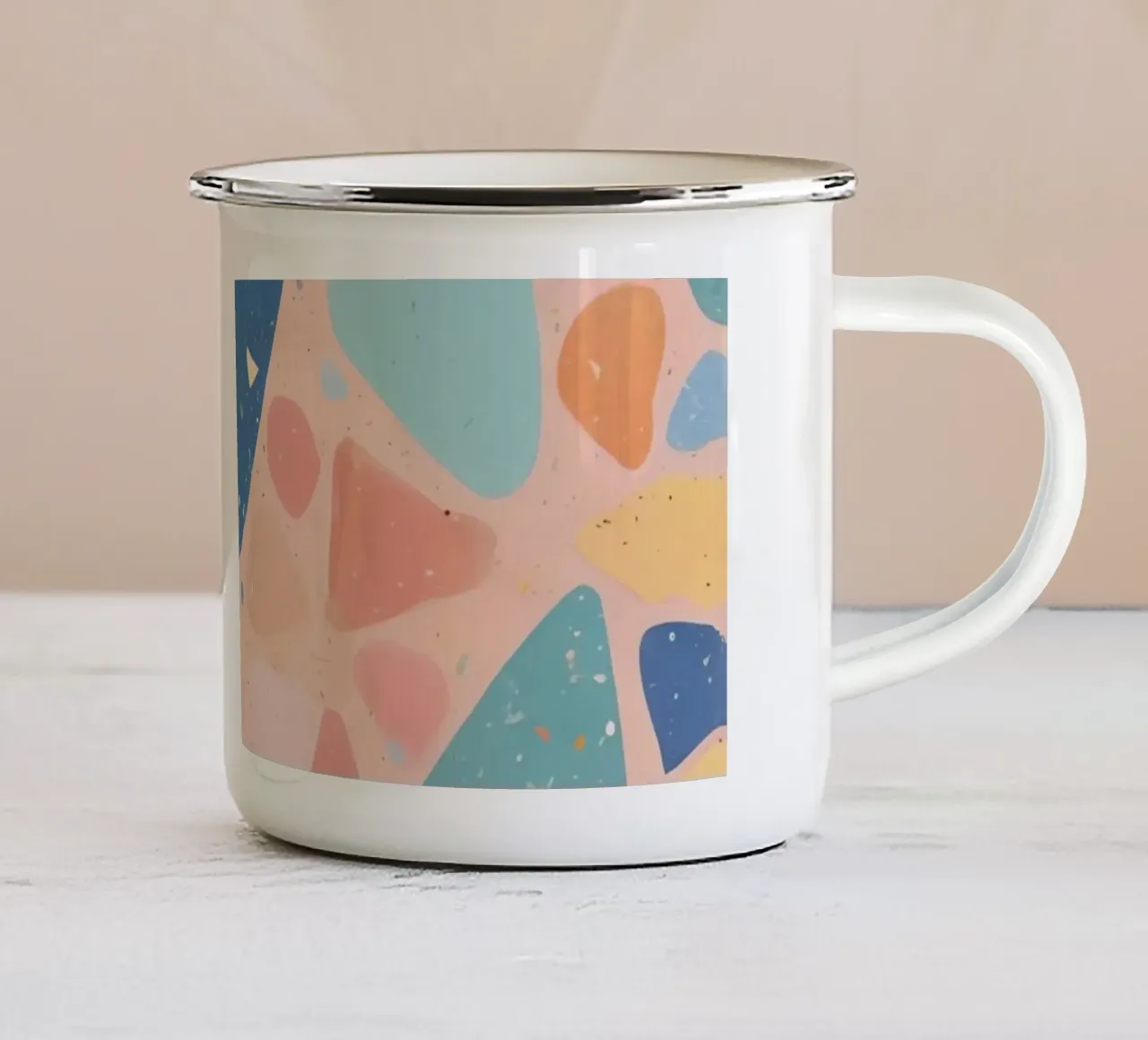 Motivo Terrazzo con forme pastello e cuore blu tazza in smalto da DesignDoodle
