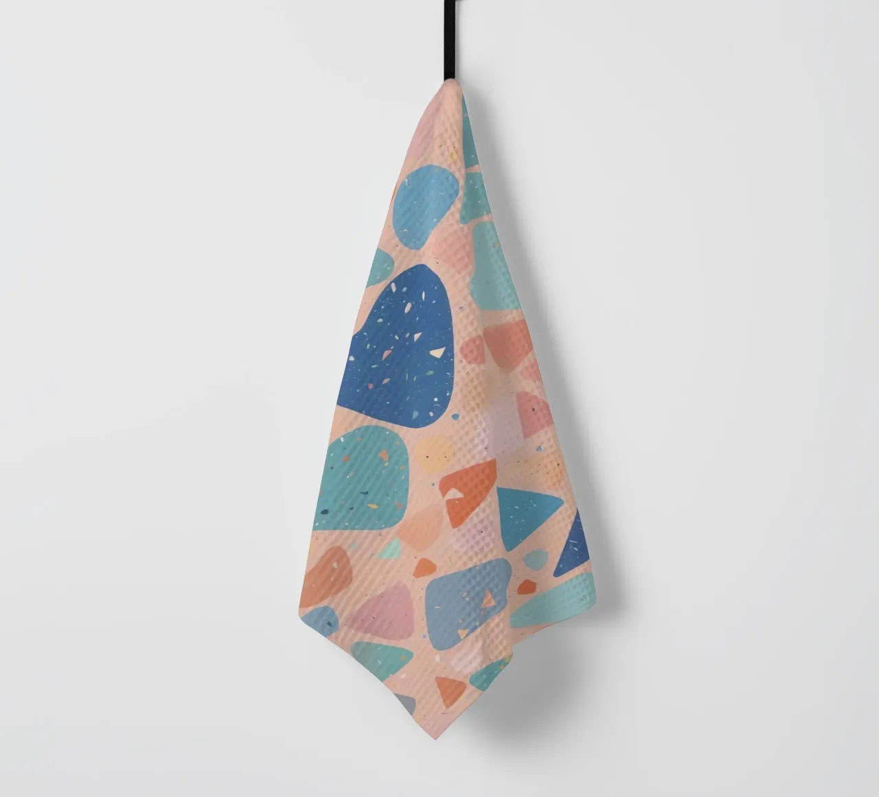 Motif terrazzo avec formes pastel et cœur bleu torchon de DesignDoodle