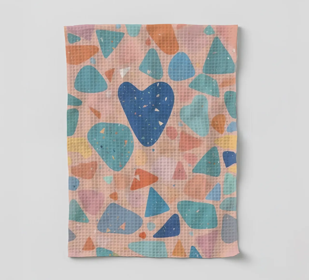 Motif terrazzo avec formes pastel et cœur bleu torchon de DesignDoodle