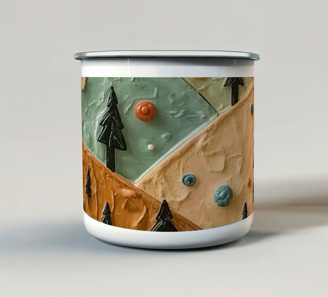 Paesaggio strutturato con alberi sempreverdi e decorazioni floreali tazza in smalto da DesignDoodle
