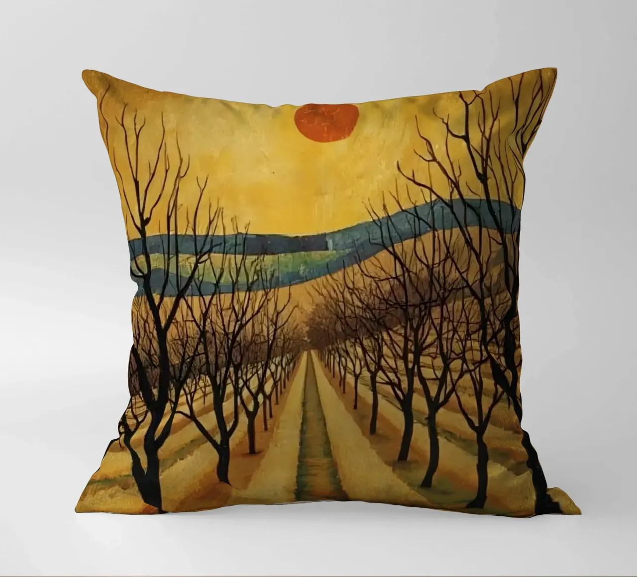 Sentier bordé d'arbres avec soleil rouge sur les champs et les arbres nus coussin de DesignDoodle