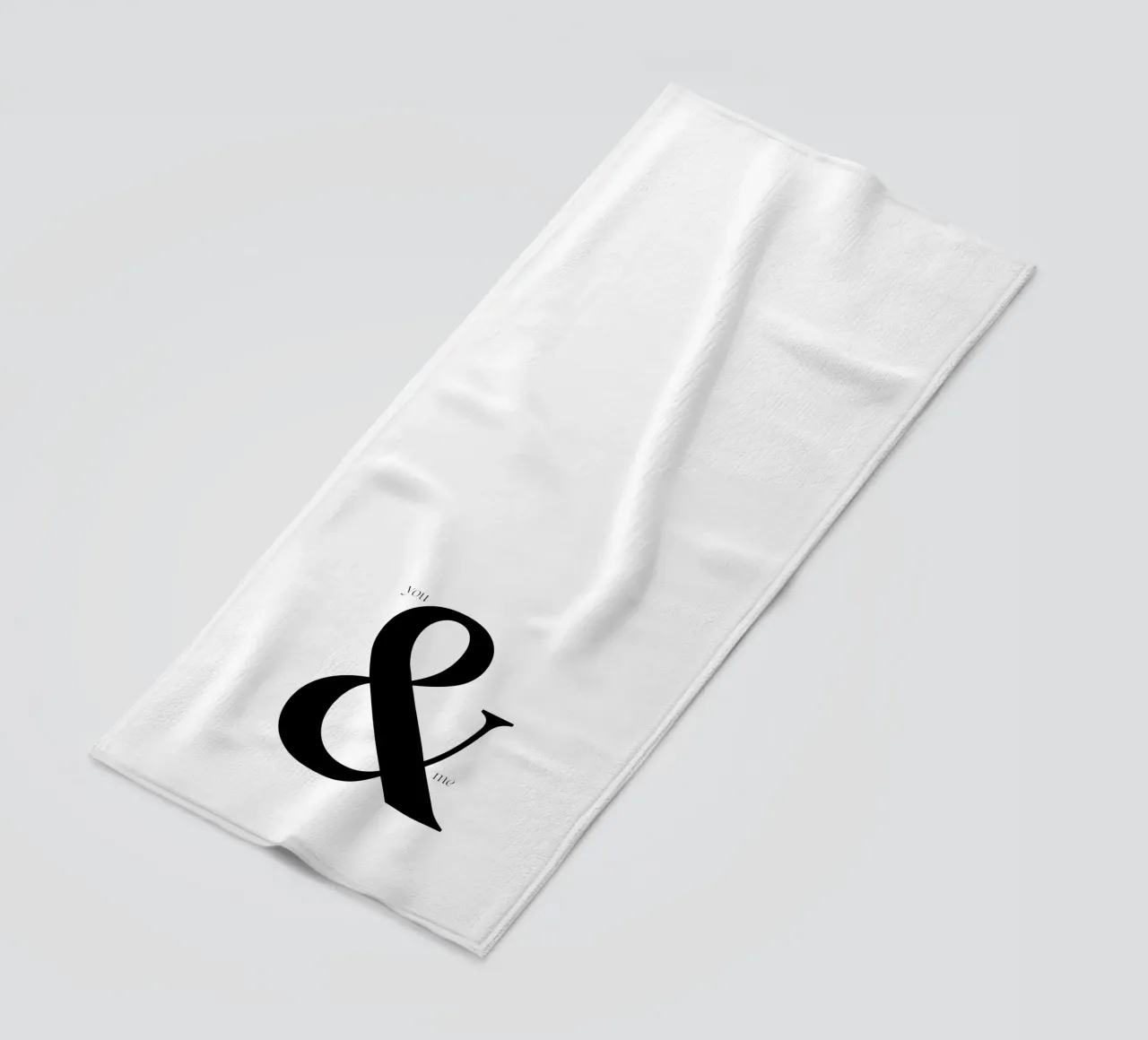 Elegante design tipografico You & Me telo mare da Imaginative