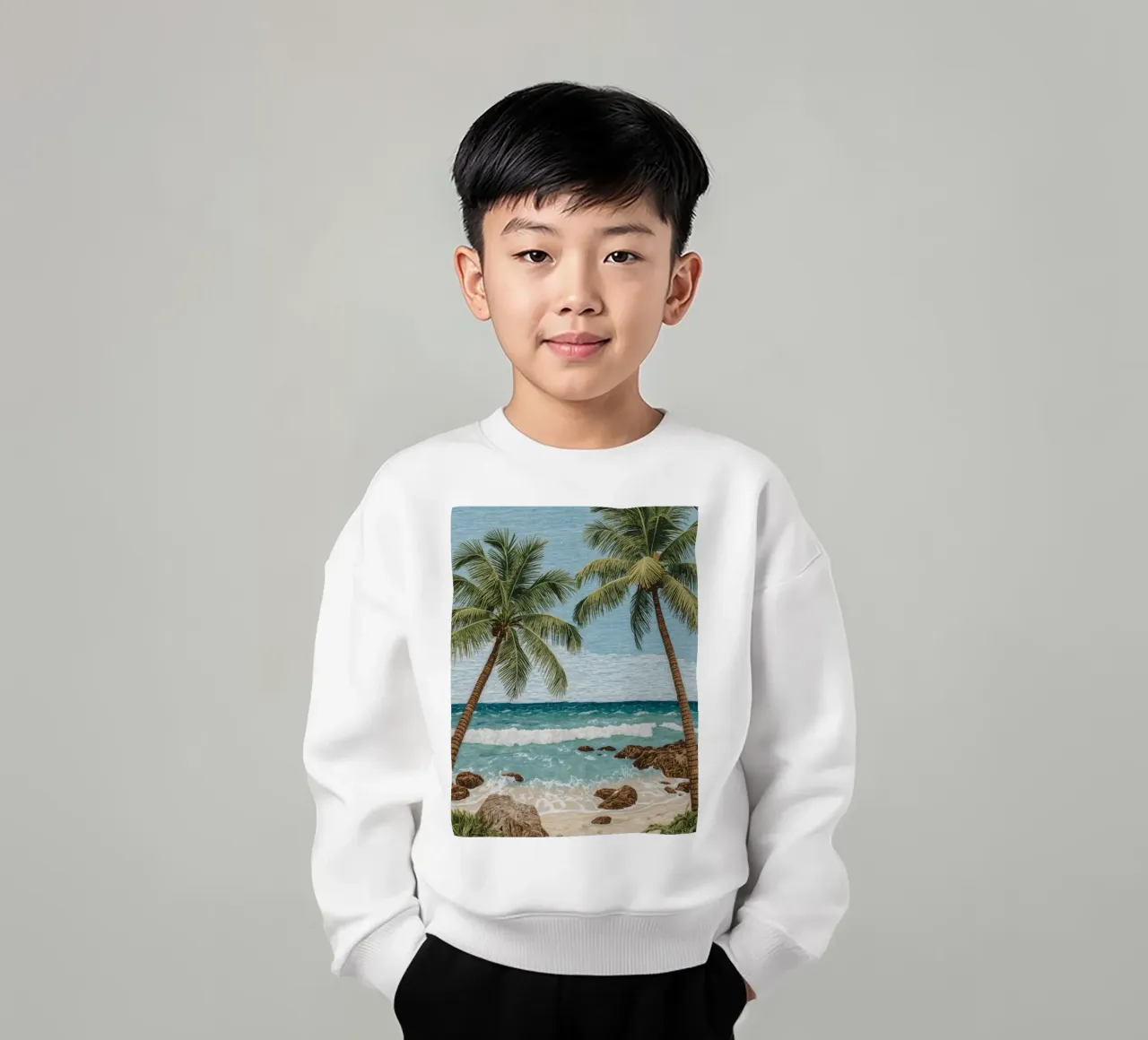 Spiaggia tropicale con palme e onde dell'oceano felpa bambino da DesignDoodle