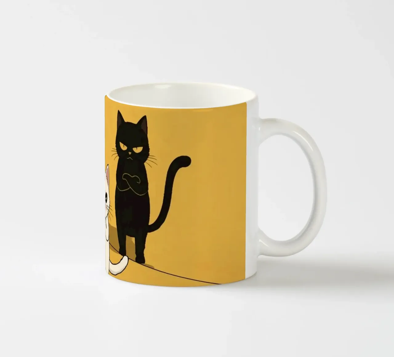 Carino due gatti dei cartoni animati in un angolo tazza in ceramica da DesignDoodle
