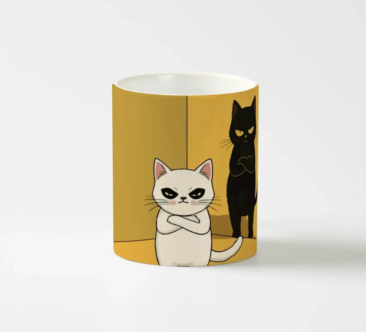 Carino due gatti dei cartoni animati in un angolo tazza in ceramica da DesignDoodle