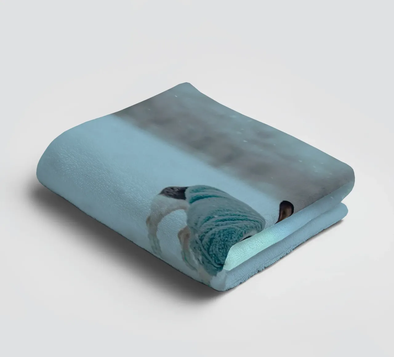 Ogni passo sulla neve porta calore nel cuore dell'inverno asciugamano da bagno da Nature's Palette