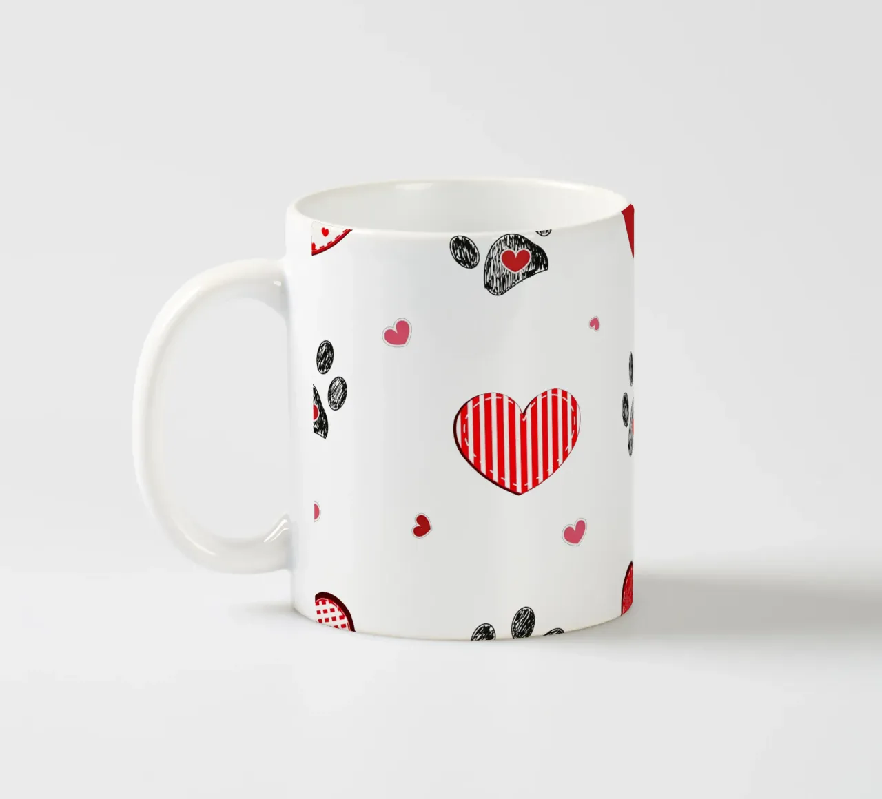 Zwarte krabbelpootprint met retro mooie hartjes keramische mok van gulsengunel