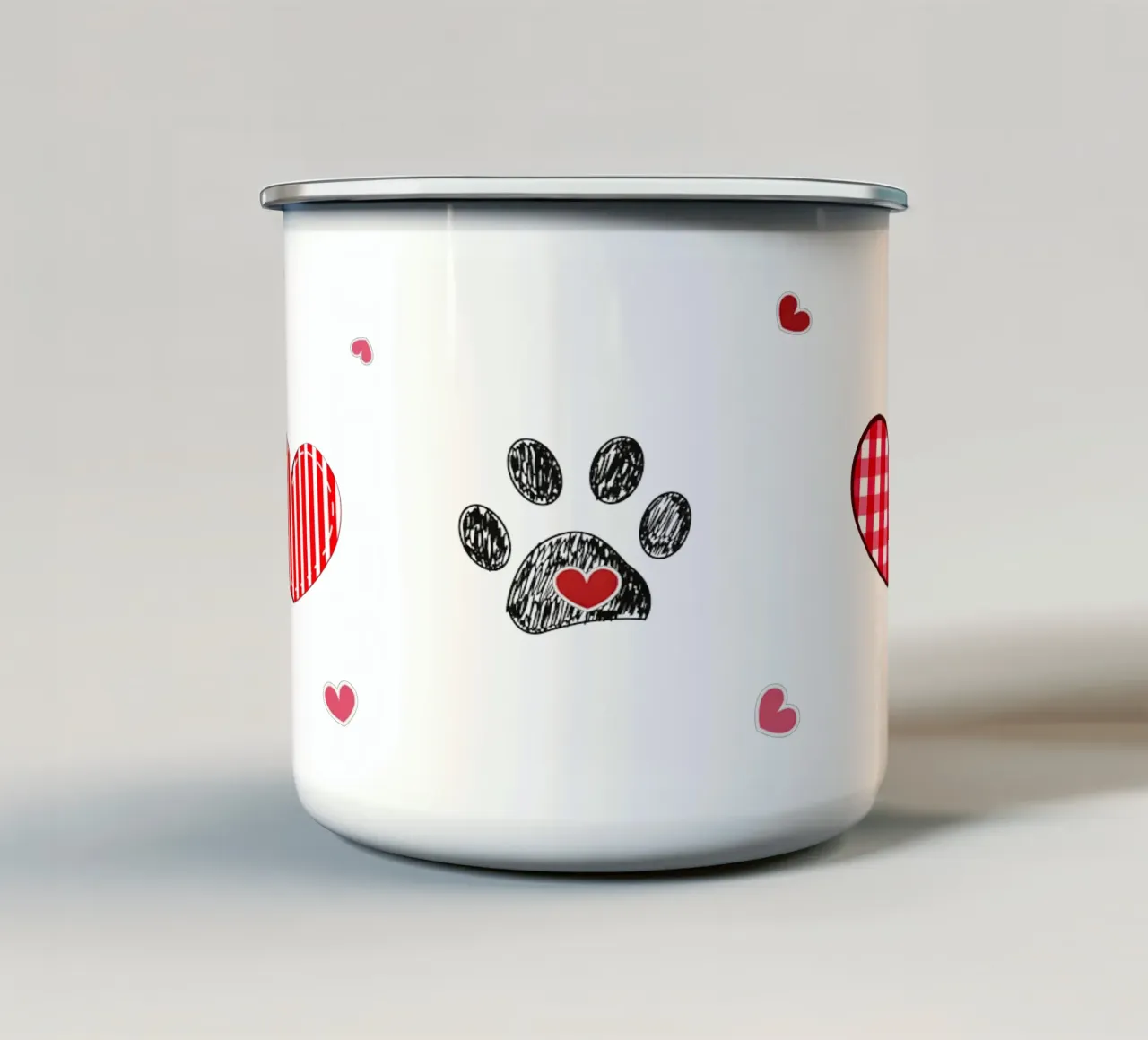 Zampa di scarabeo nero con cuori retrò tazza in smalto da gulsengunel