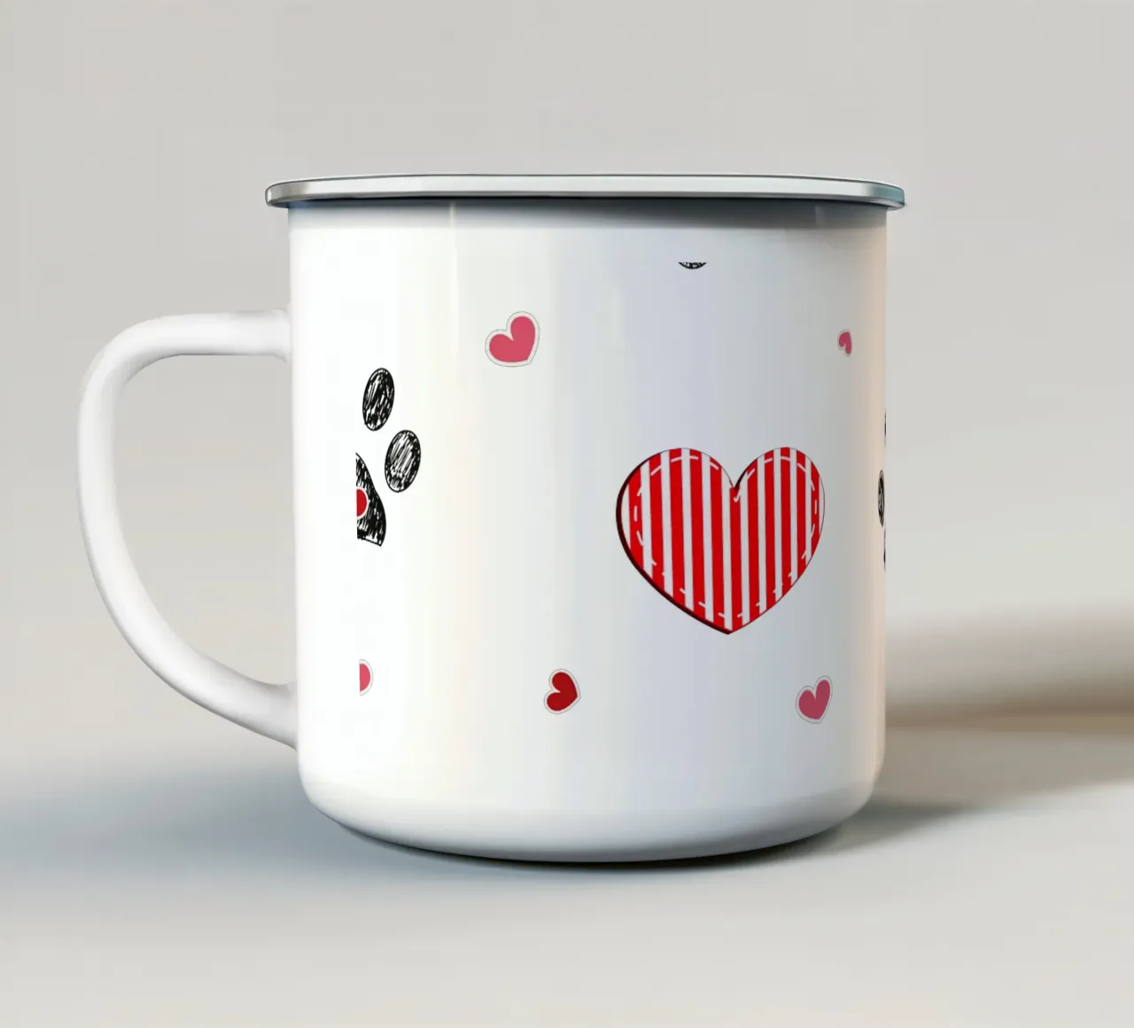 Zampa di scarabeo nero con cuori retrò tazza in smalto da gulsengunel
