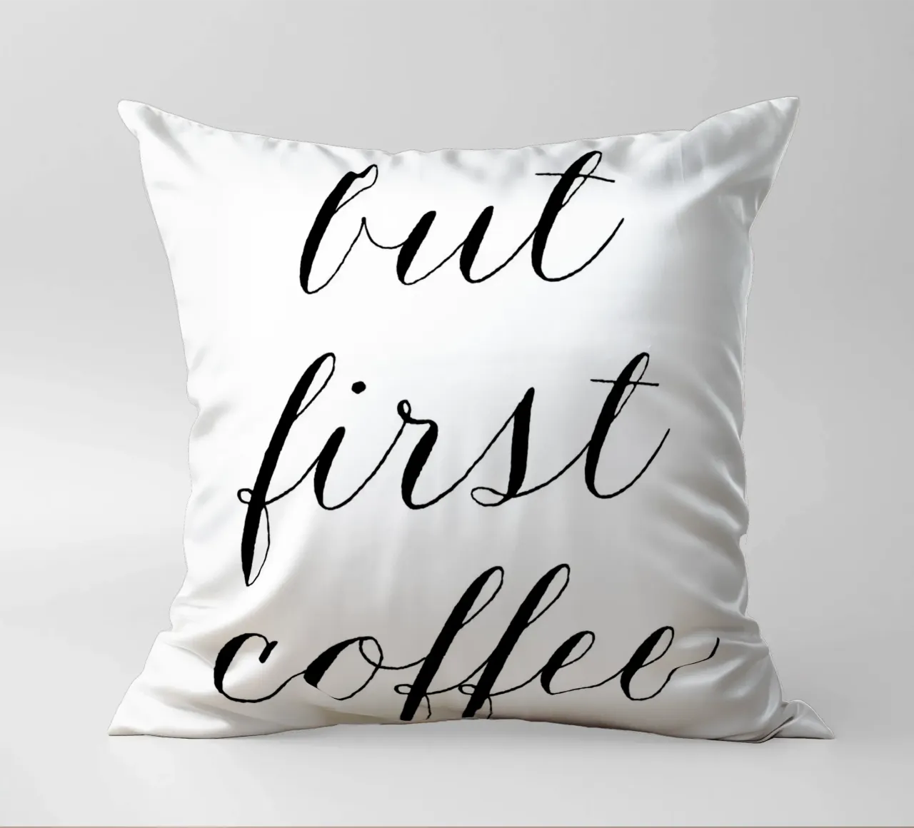 But First Coffee 10 cuscino da The Type Club Tokyo