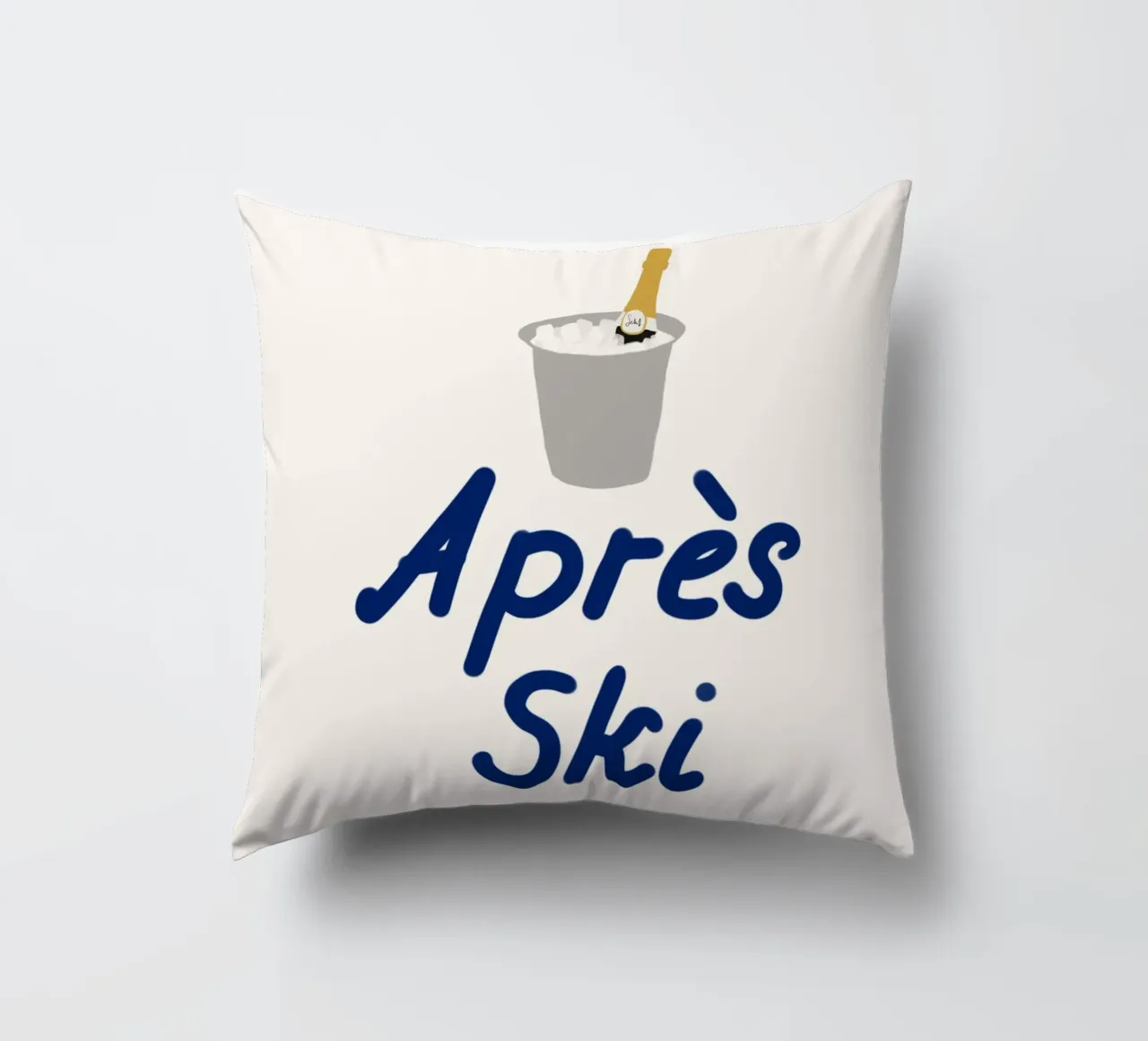 Raffreddatore di champagne per l'apres ski cuscino da Sophie Augustin Illustration