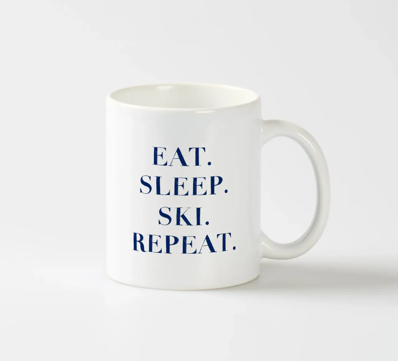 Eat. Sleep. Ski. Repeat. tazza in ceramica da Sophie Augustin Illustration