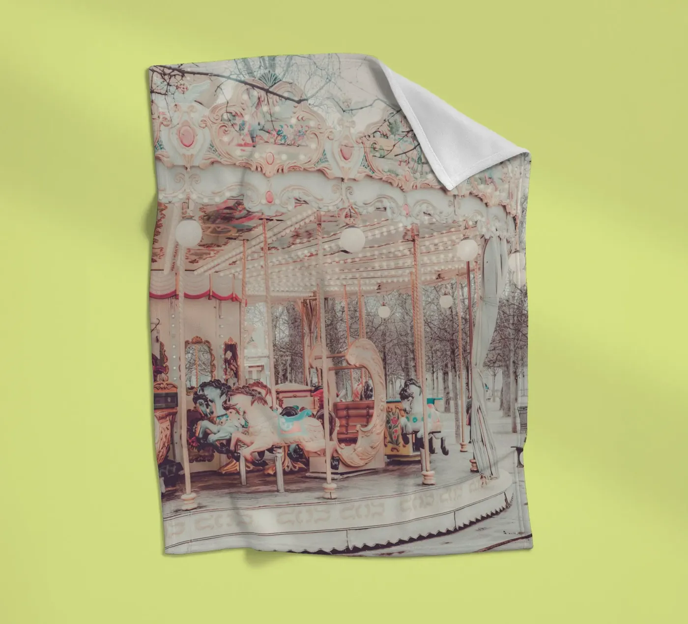 Paris Carousel Fleecedecke von GraceDigitalArtCo