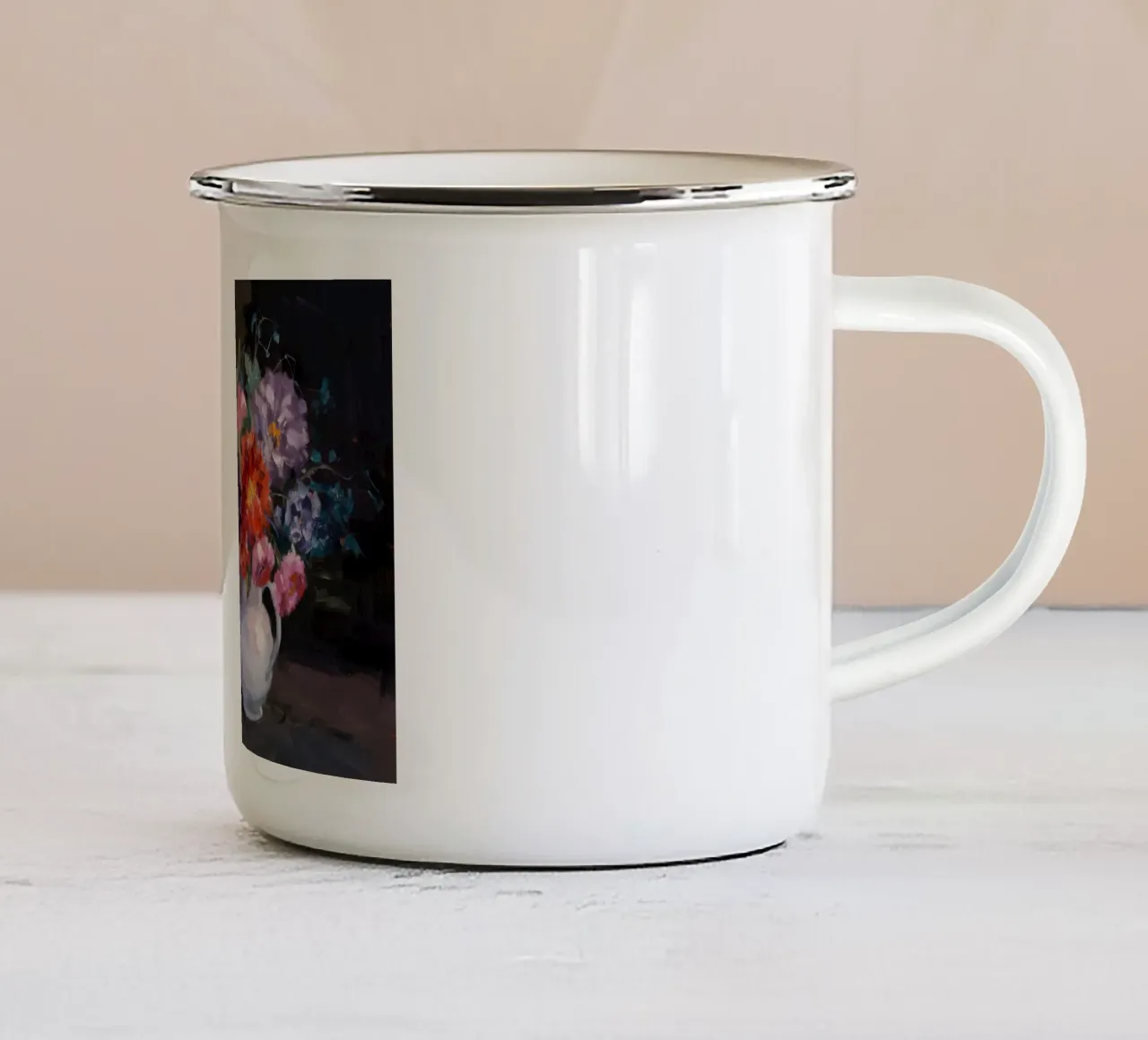 Abbondanza floreale cromatica tazza in smalto da Angkasa Mist