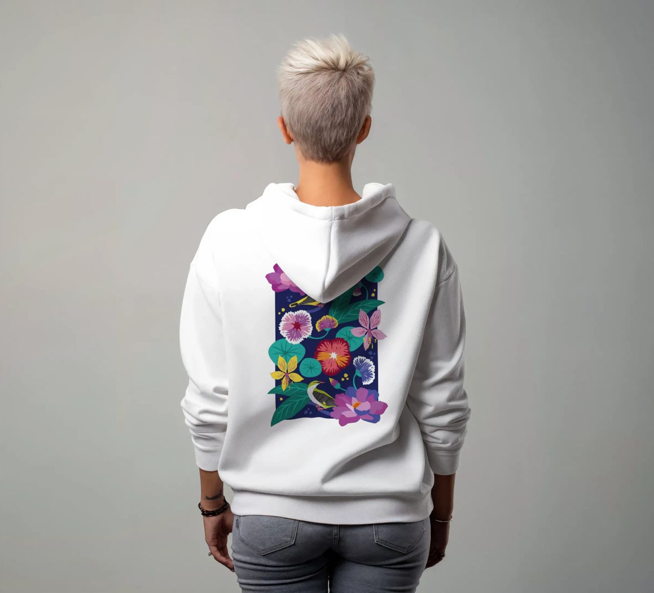 Fiori e uccelli felpa con cappuccio da Schuhmann Design