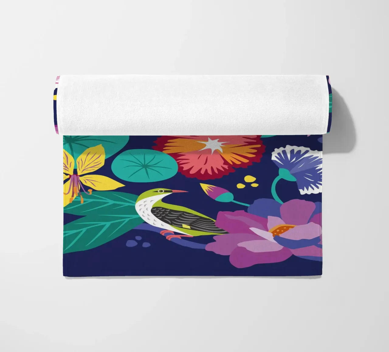 Fiori e uccelli telo mare da Schuhmann Design