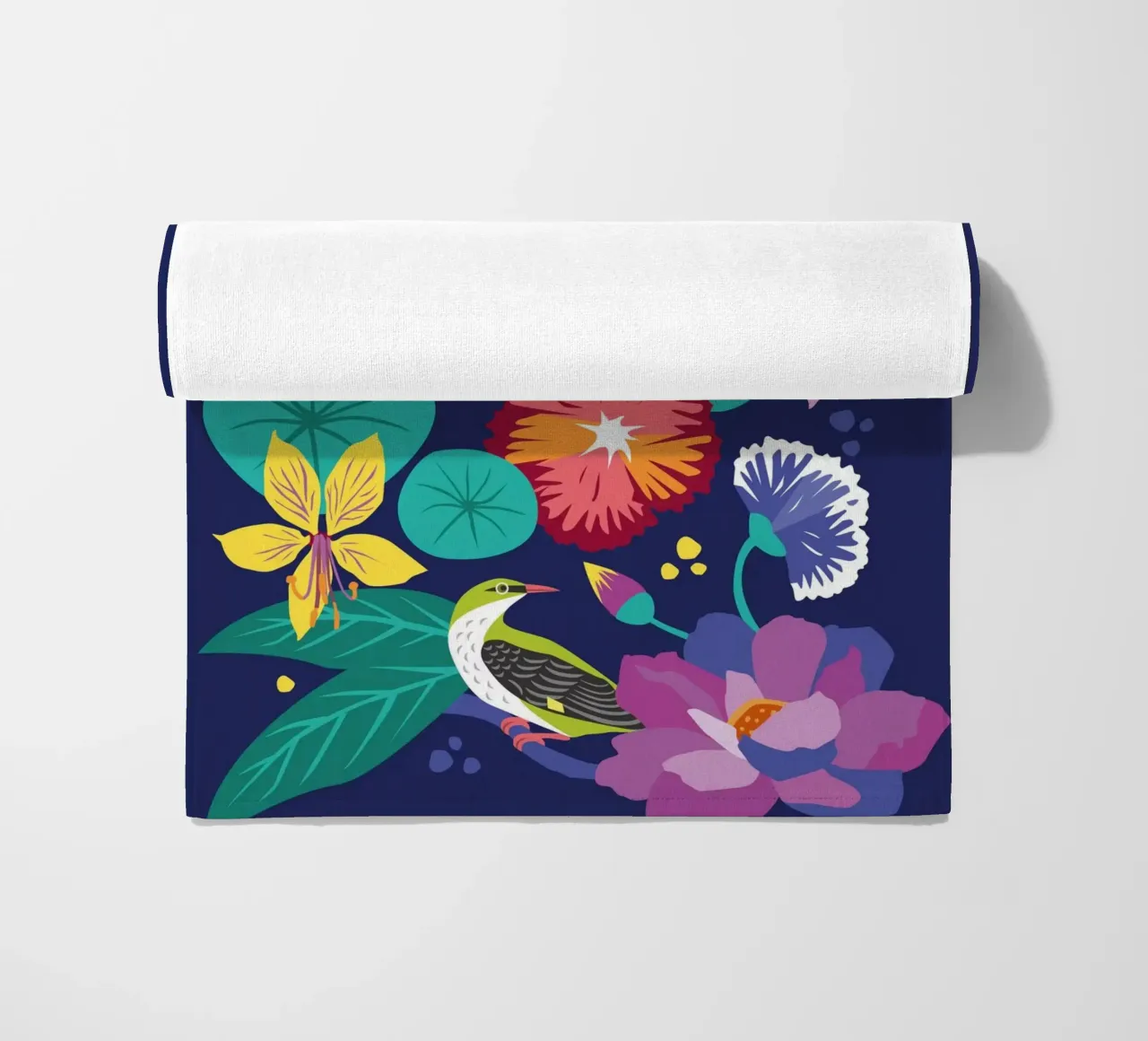 Fiori e uccelli telo mare da Schuhmann Design