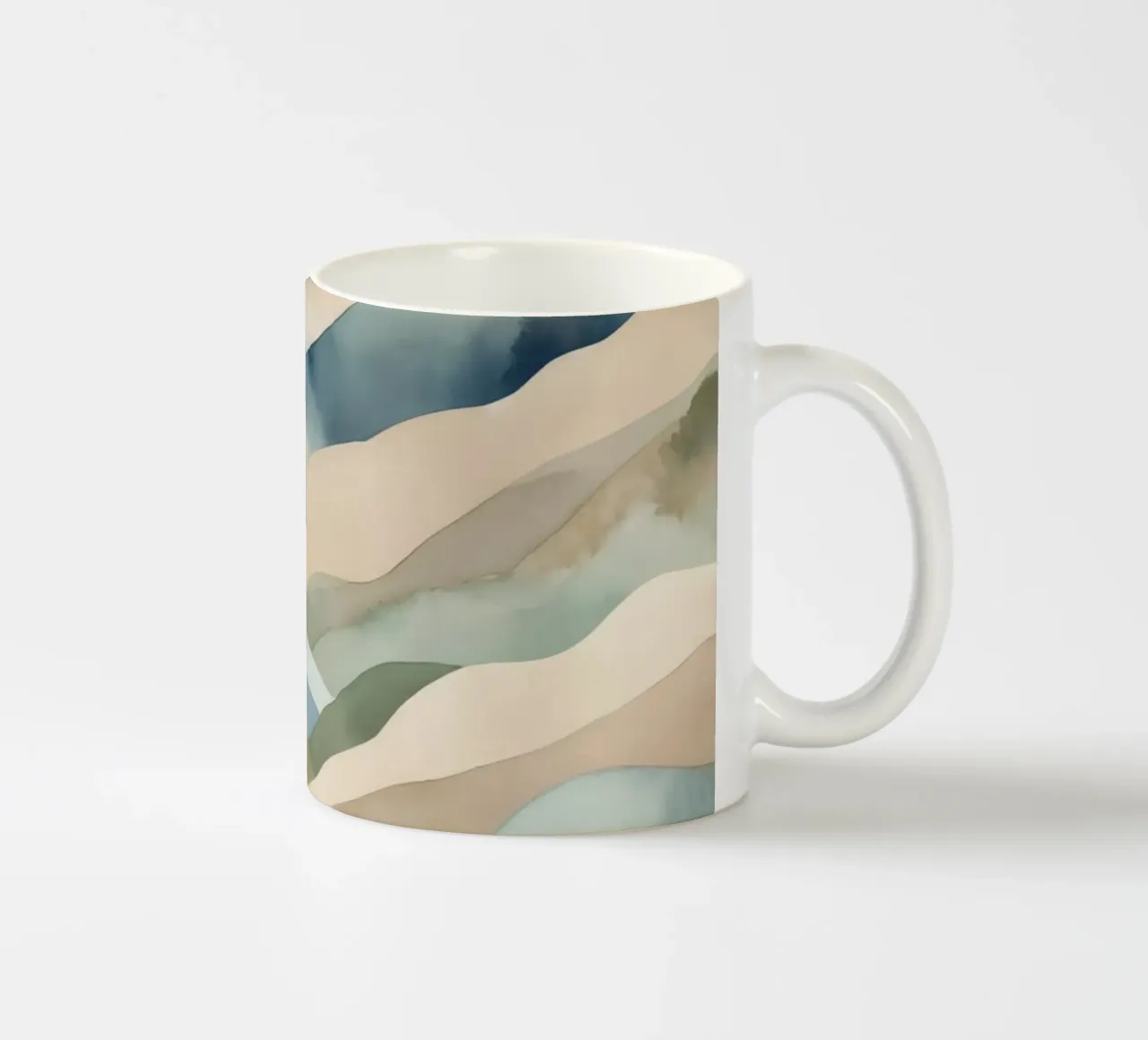 Paesaggio acquerellato di colline stratificate tazza in ceramica da DesignDoodle