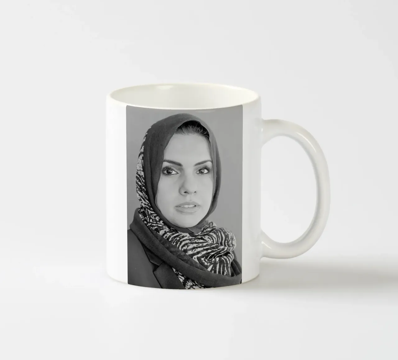 Zahra Langhi tazza in ceramica da tobyrmattie