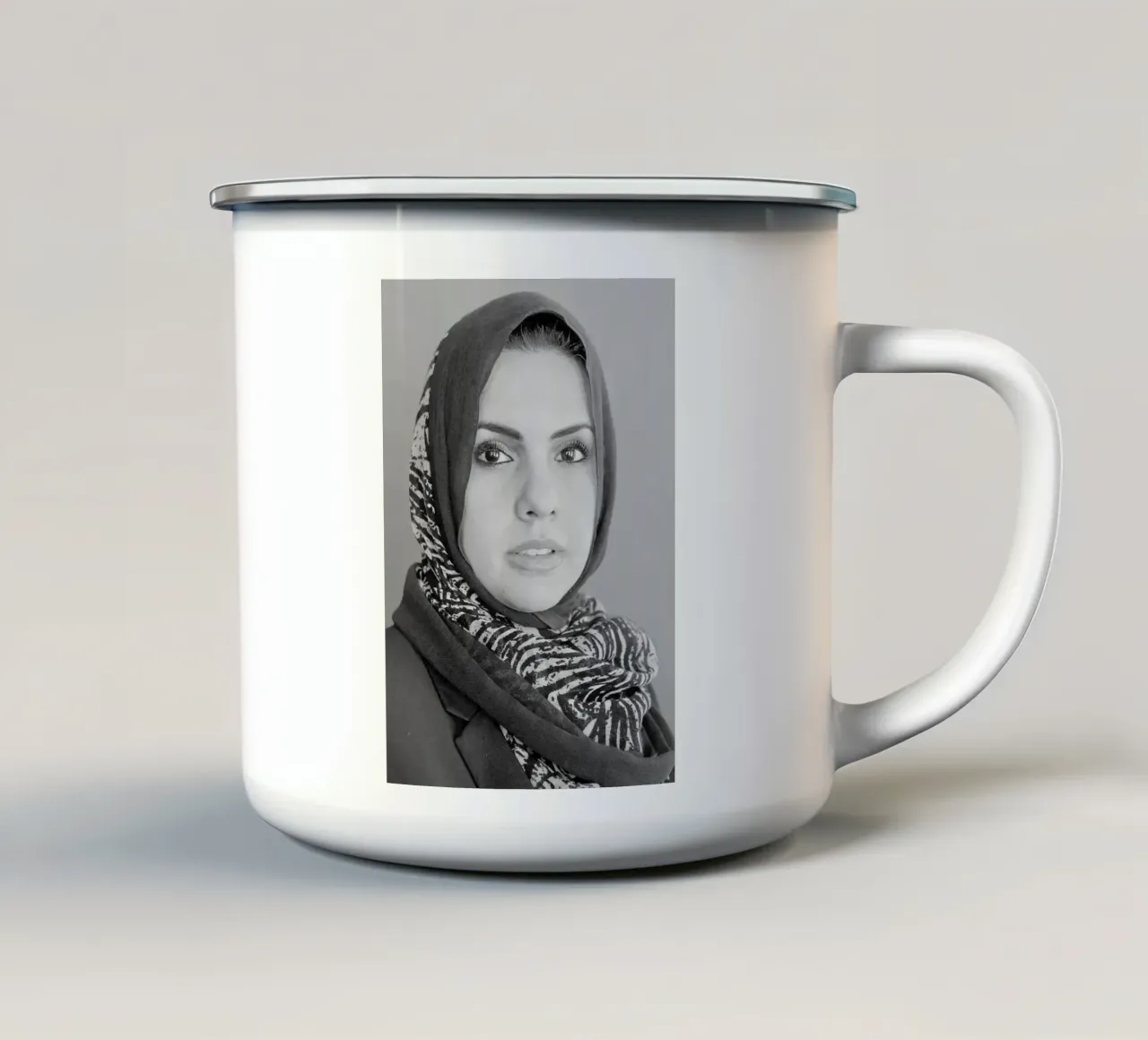 Zahra Langhi tazza in smalto da tobyrmattie