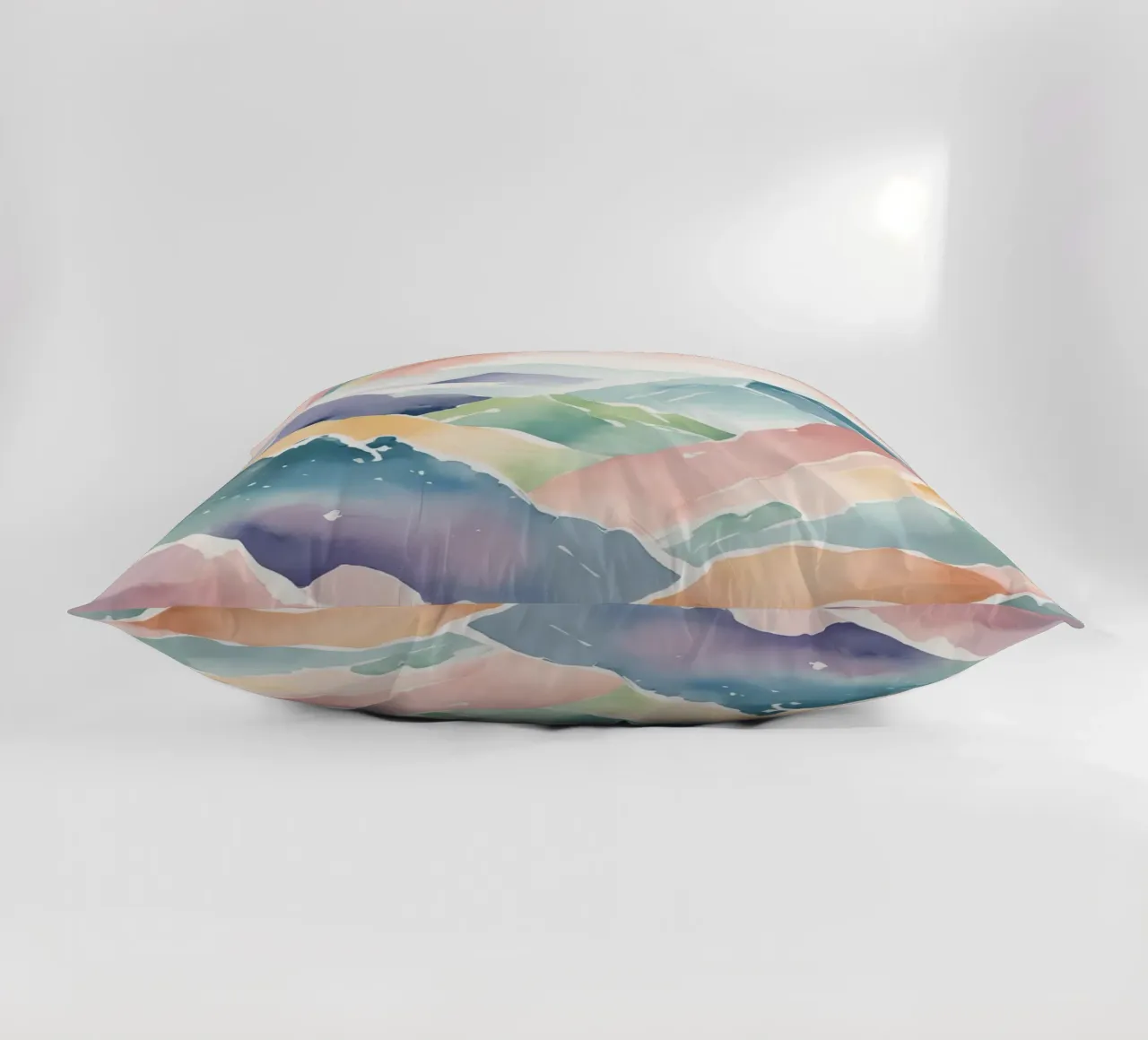 Montagne e arcobaleno ad acquerello cuscino da DesignDoodle