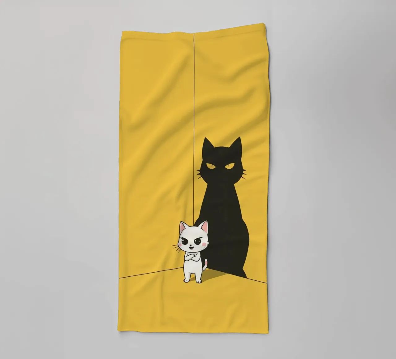 Chat blanc avec ombre noire dans un coin jaune serviette de bain de DesignDoodle