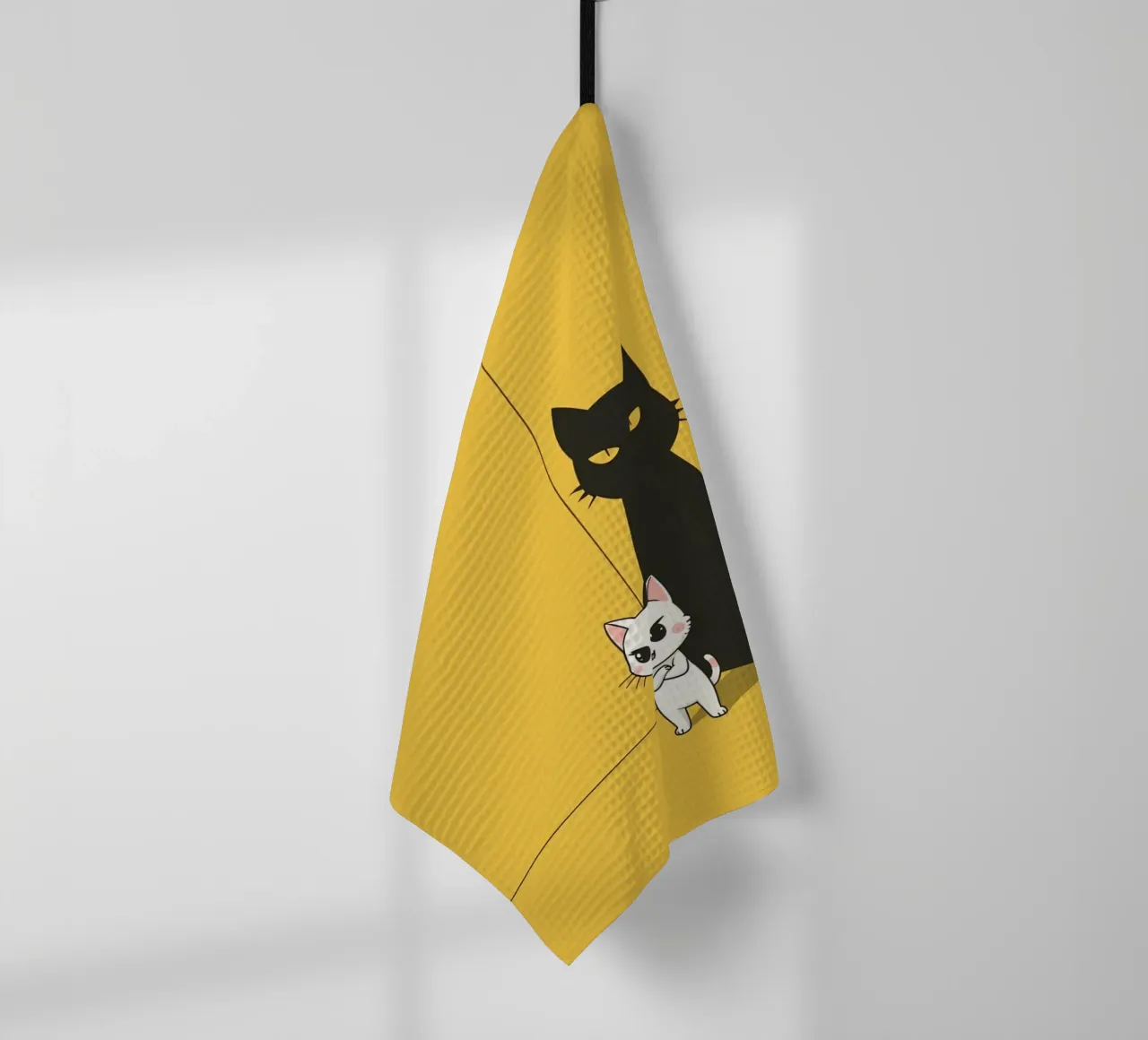 Chat blanc avec ombre noire dans un coin jaune torchon de DesignDoodle