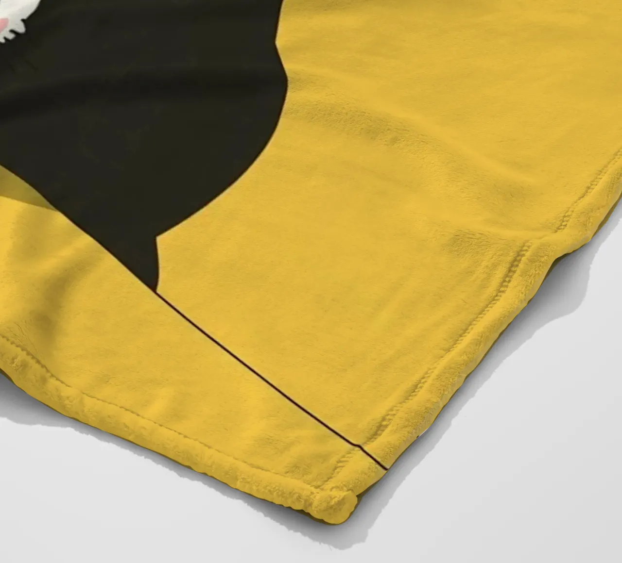 Chat blanc avec ombre noire dans un coin jaune plaid polaire de DesignDoodle