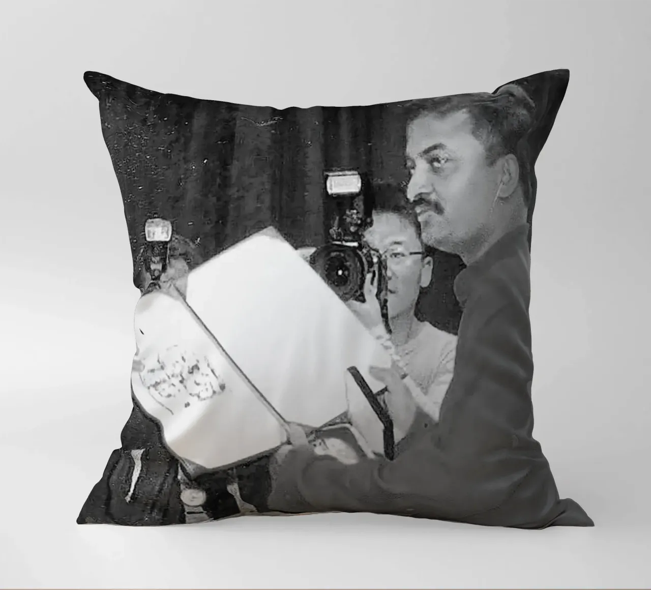 Lenin Raghuvanshi cuscino da tobyrmattie