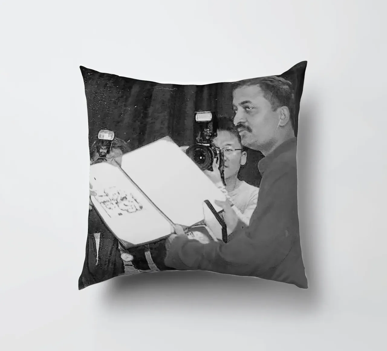 Lenin Raghuvanshi cuscino da tobyrmattie