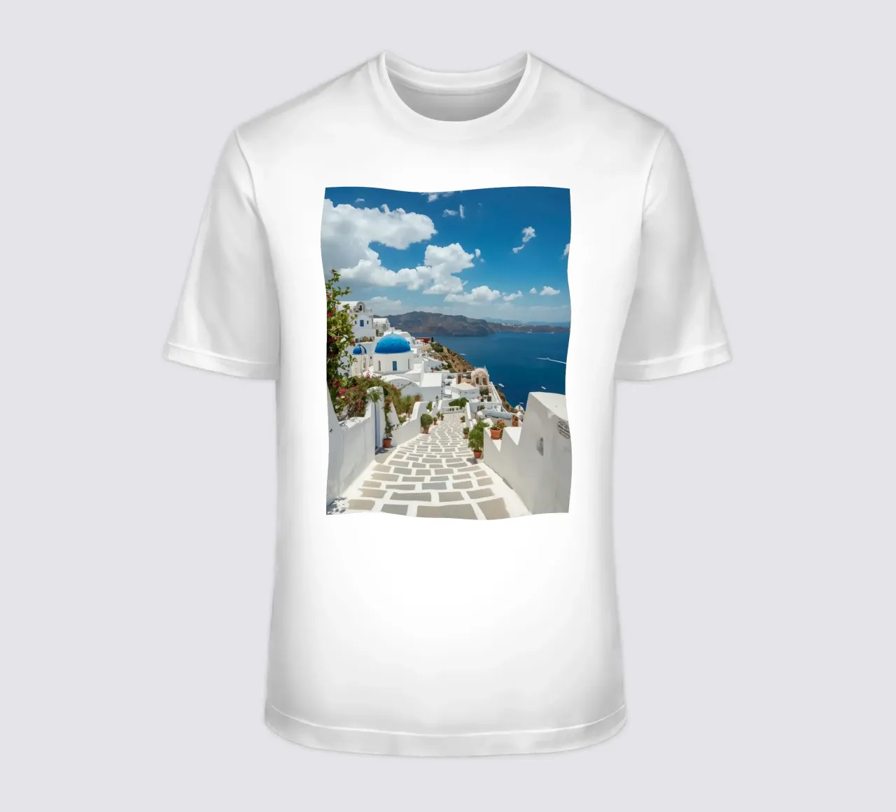 Weiß getünchte Gebäude und Steinpfade auf Santorin T-Shirt von DesignDoodle