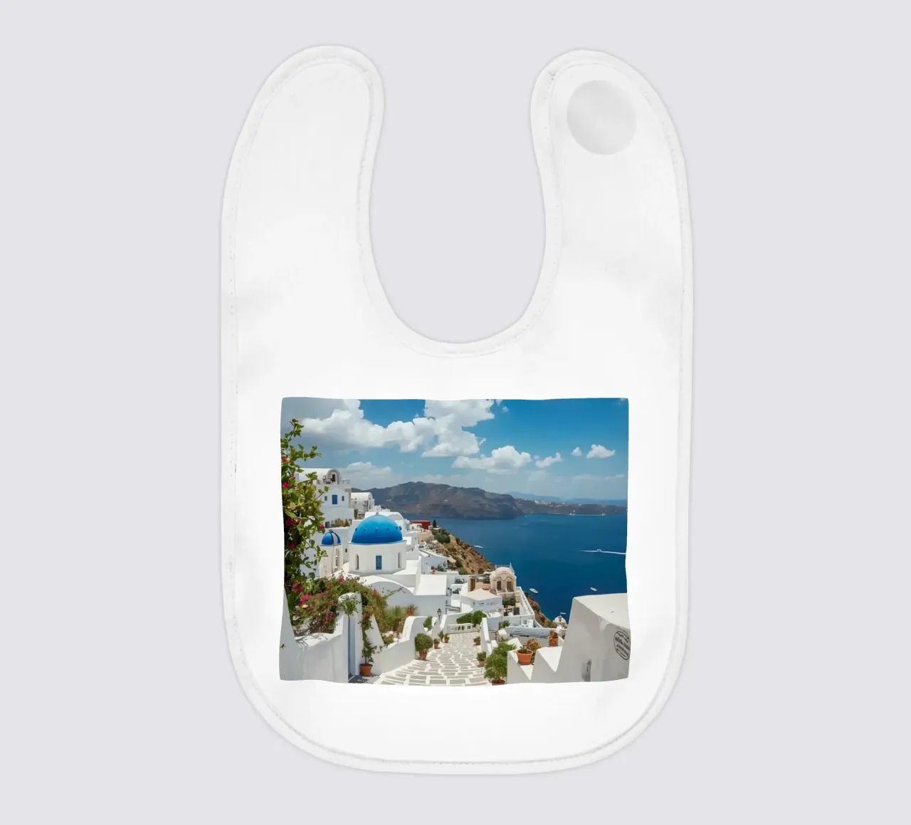 Weiß getünchte Gebäude und Steinpfade auf Santorin Babylätzchen von DesignDoodle