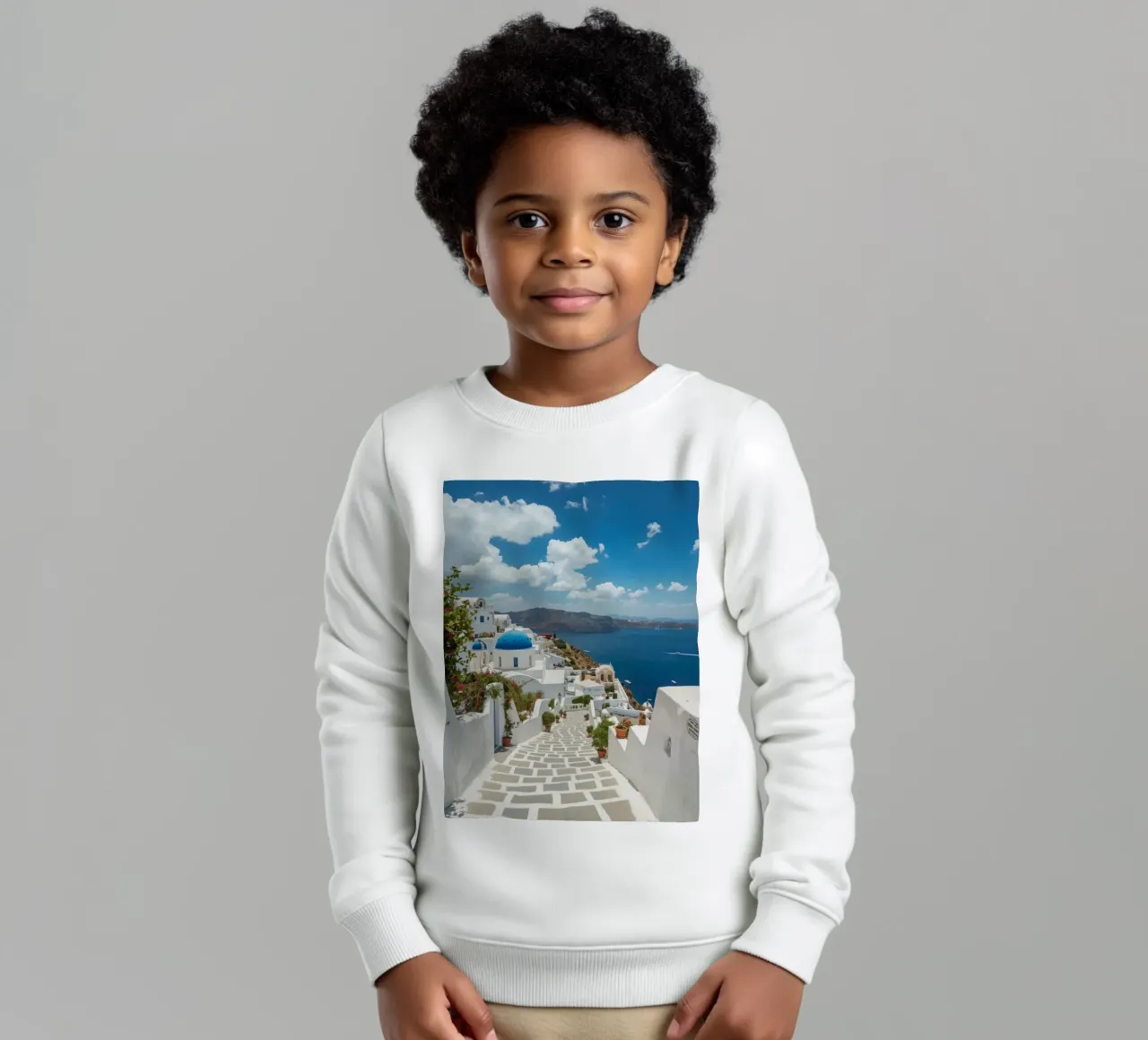 Edifici imbiancati e sentiero di pietra a Santorini felpa bambino da DesignDoodle