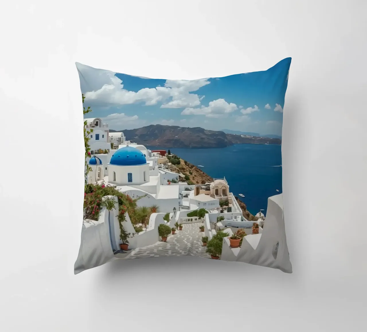 Edifici imbiancati e sentiero di pietra a Santorini cuscino da DesignDoodle