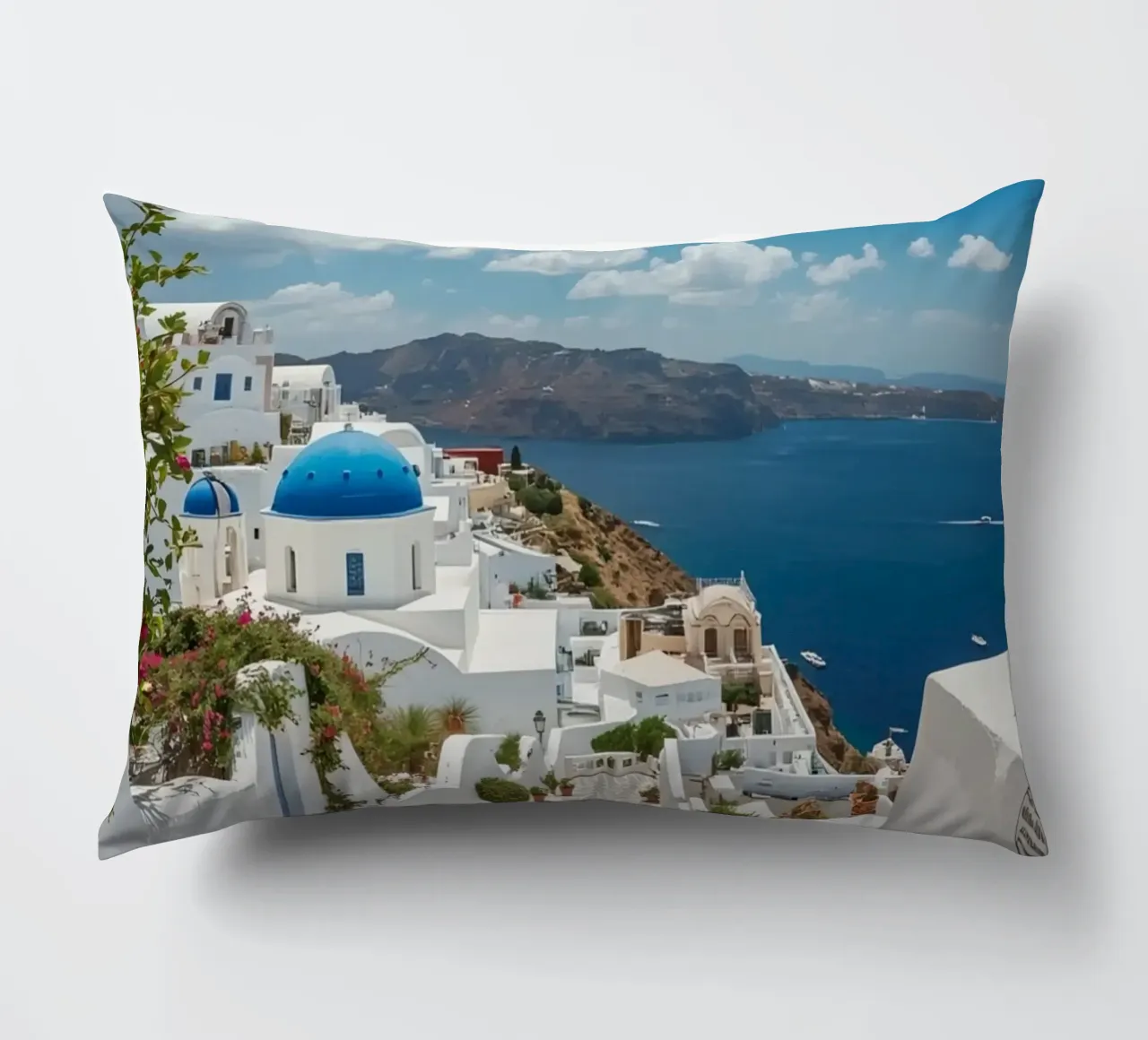 Edifici imbiancati e sentiero di pietra a Santorini cuscino da DesignDoodle